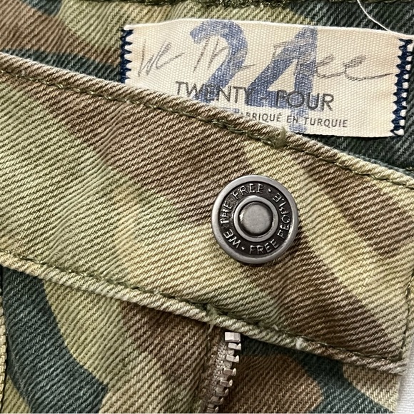 Free People Remy Green Camo High-Waisted Wide Leg Jeans Size 24 NWT - Picture 8 of 16